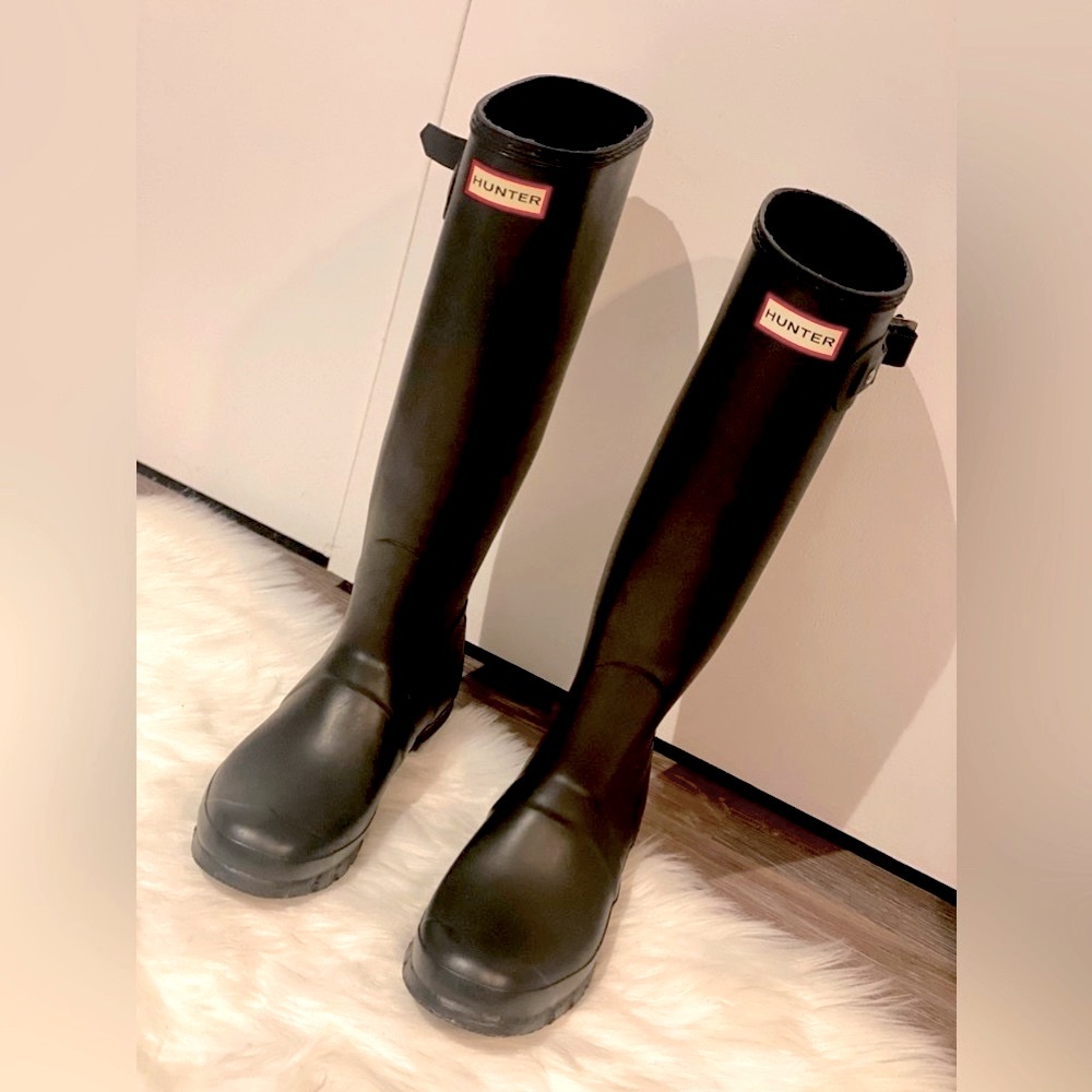 100% authentic Hunter Original Tall Matte Boots size 8 BLACK AMAZING CONDITION